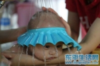 这个洗头的办法只有80后父母才想得出。。。