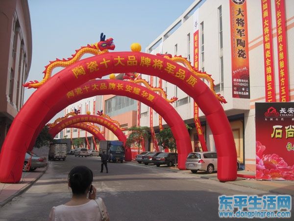 本次陶博会上，大将军陶瓷的全抛釉产品——“玉兰石”璀璨亮相，顿时成为行业关注的焦点。揭幕当天，数名外 ...