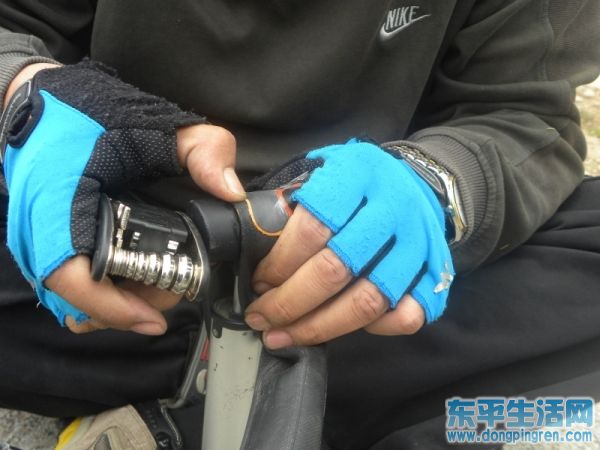 初次补胎手忙脚乱