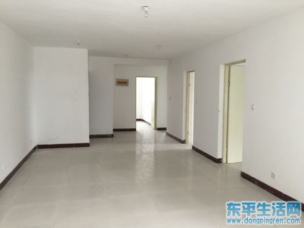 从南向北看客厅