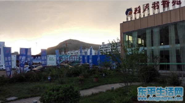 佛光笼罩千年白佛山