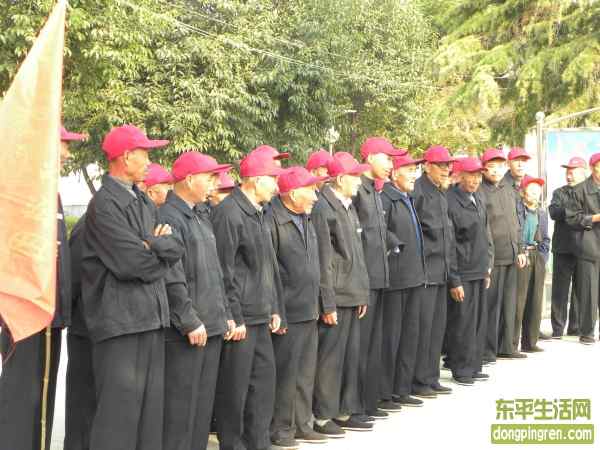 60名老人焕然一新准备出发
