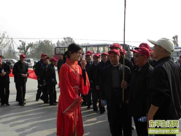 景区管委安排的接待人员全程讲解