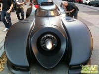 传说地球上真有蝙蝠车，在瑞典街头