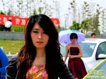 东平之春 车.房展上靓丽的车模