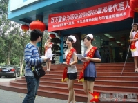 路过一个医院，美女护士给我hold住了