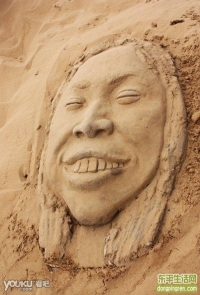 哥去海边玩，一时兴起就弄了个美女的沙雕（灰常逼真）