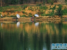 东平大清河风景如画，享受垂钓的快乐后，请把垃圾带走！