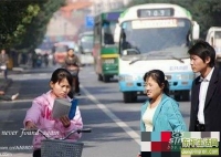 路上遇到用功的“90后”女生，谁说90后没好孩子