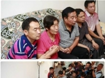 刘洋的爸妈及亲戚在郑州家中观看“神九”现场直播