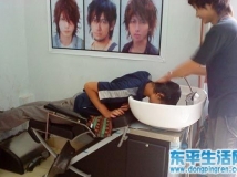 今天去东平县城理发店理发，为什么大家都笑我？