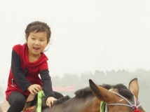 这小女孩真可爱