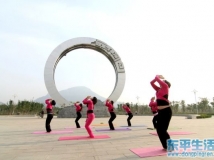 桃花红了{桃花美人瑜伽}---白佛山一行