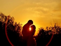 80后大学毕业生的浪漫情侣照